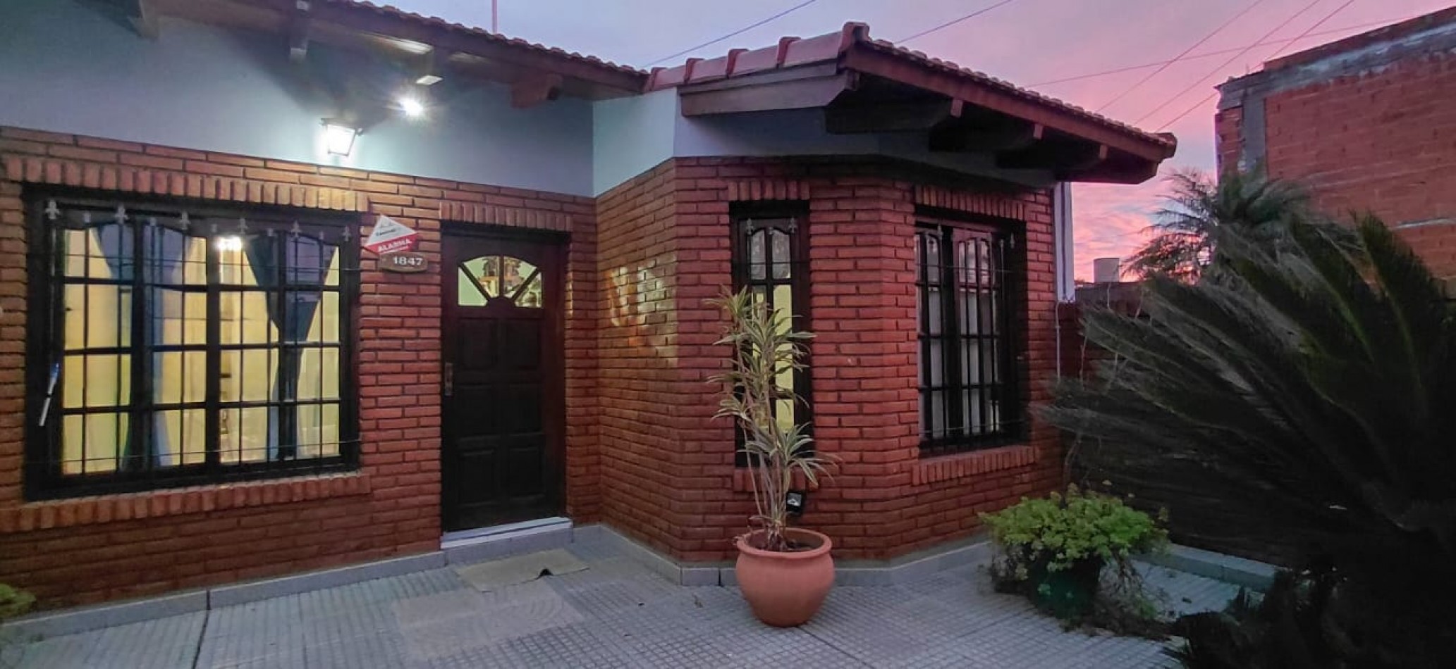 Casa a la Venta con Piscina y Quincho- VIEYTES 1847