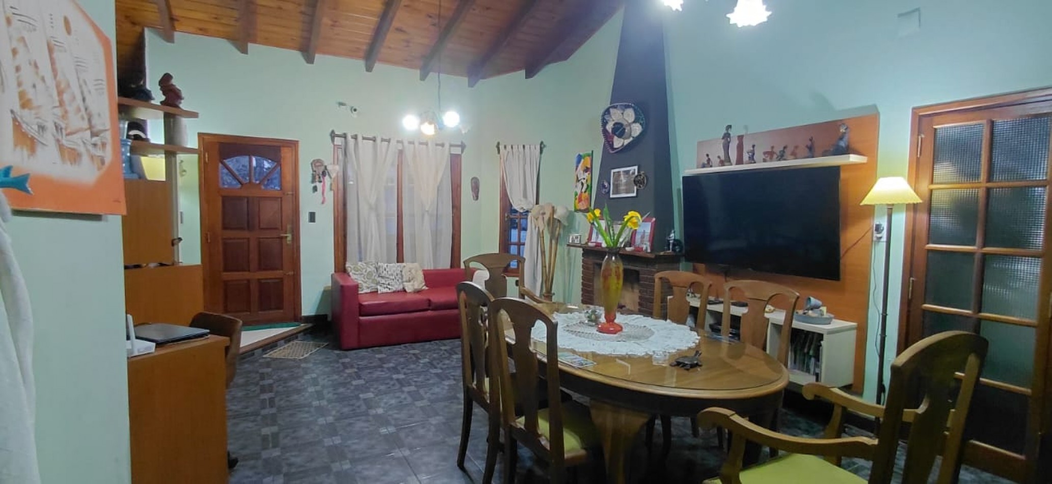 Casa a la Venta con Piscina y Quincho- VIEYTES 1847