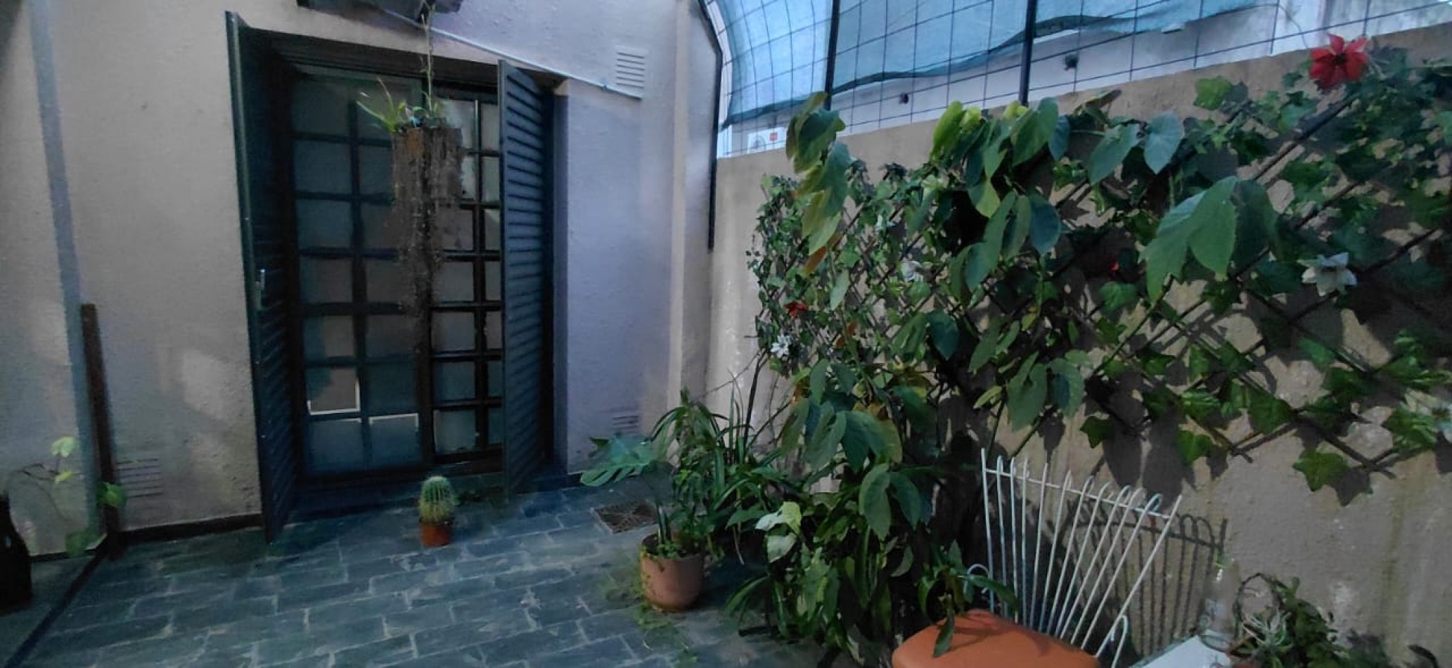 Casa a la Venta con Piscina y Quincho- VIEYTES 1847