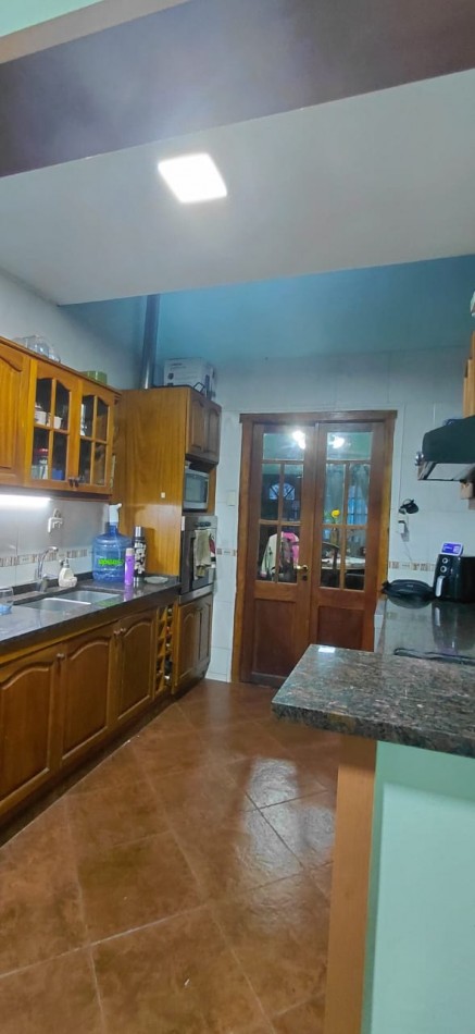 Casa a la Venta con Piscina y Quincho- VIEYTES 1847