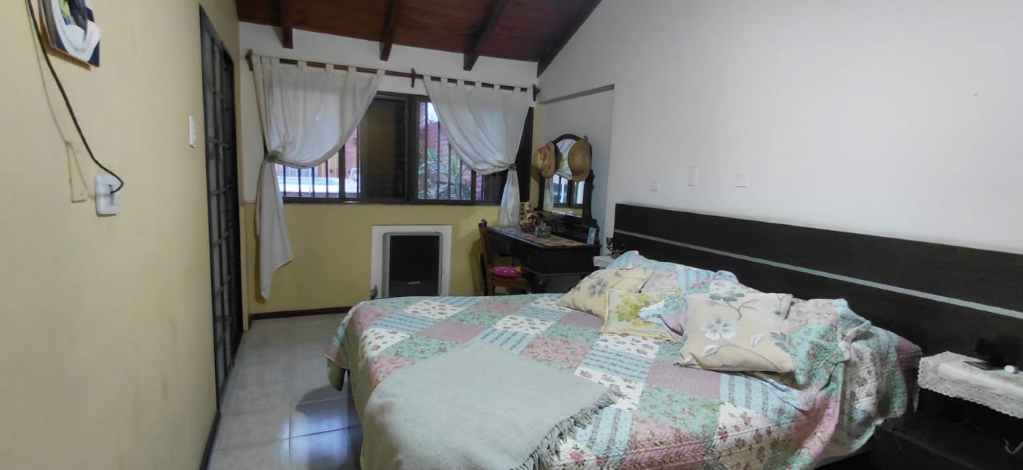 Casa a la Venta con Piscina y Quincho- VIEYTES 1847