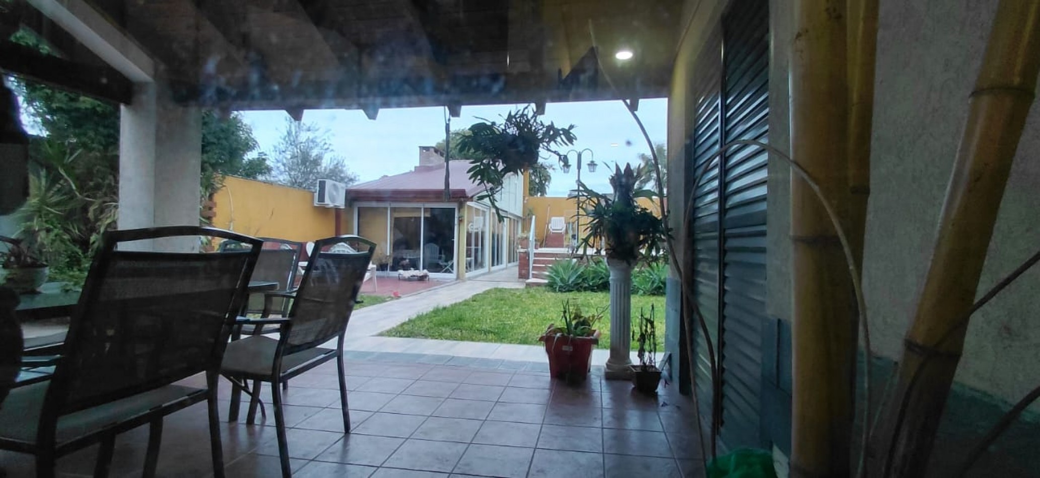 Casa a la Venta con Piscina y Quincho- VIEYTES 1847