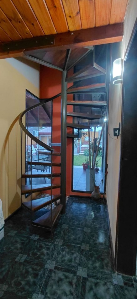 Casa a la Venta con Piscina y Quincho- VIEYTES 1847