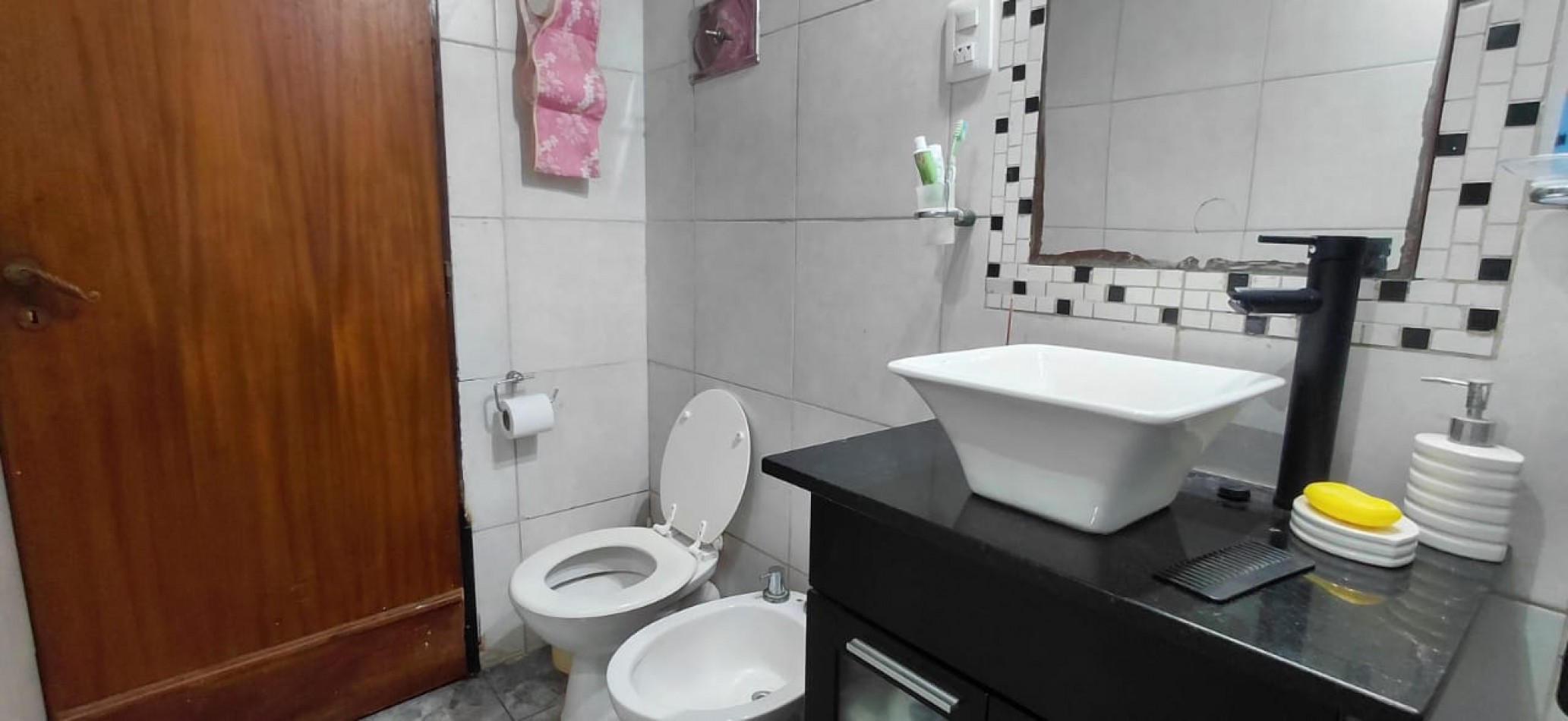 Casa a la Venta con Piscina y Quincho- VIEYTES 1847