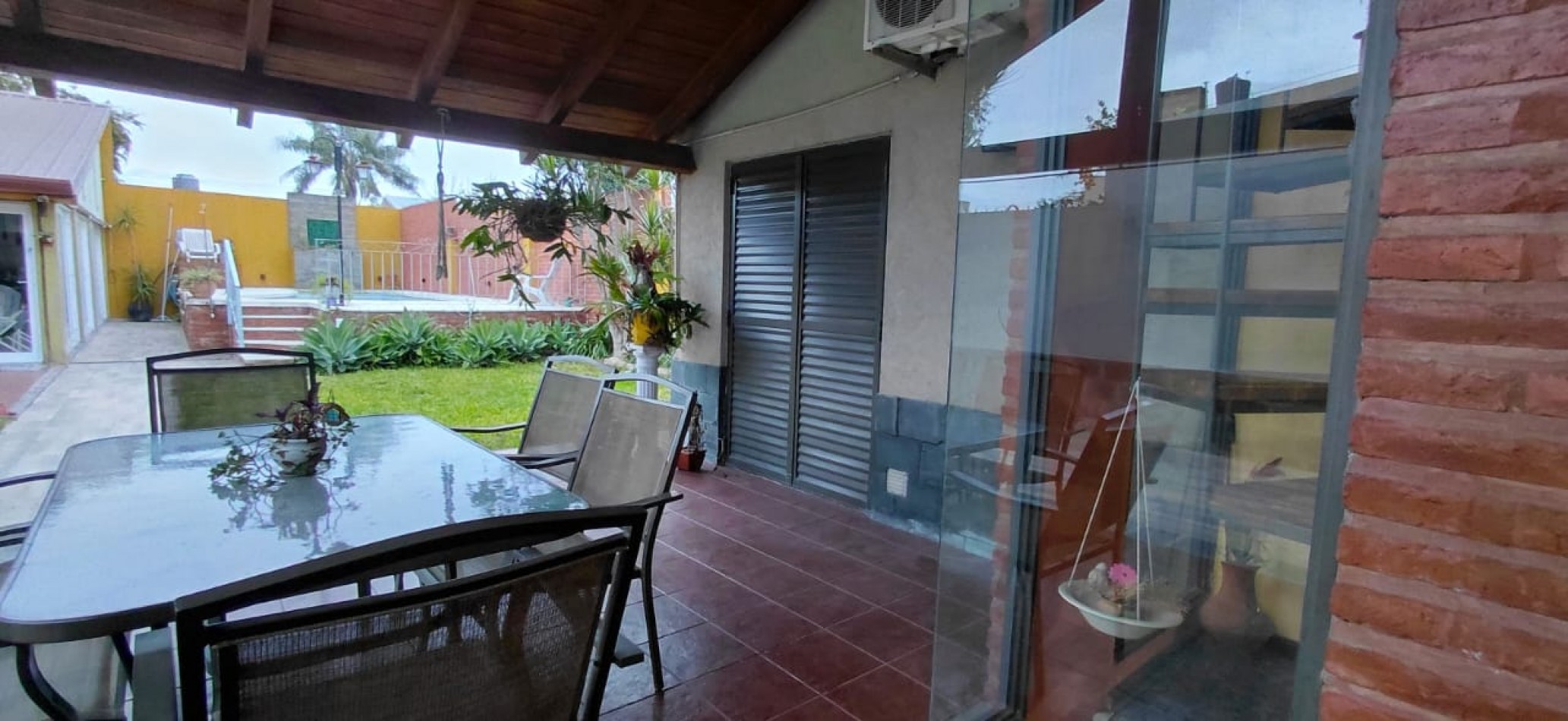 Casa a la Venta con Piscina y Quincho- VIEYTES 1847
