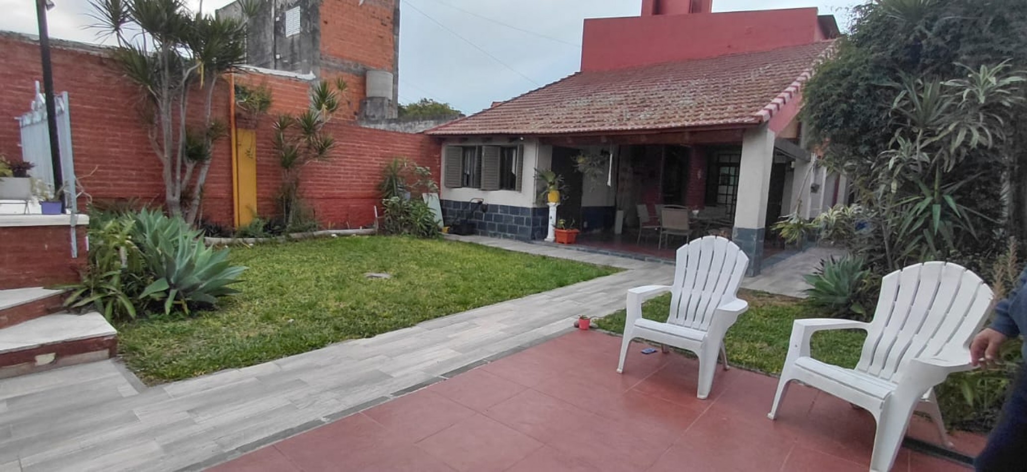 Casa a la Venta con Piscina y Quincho- VIEYTES 1847