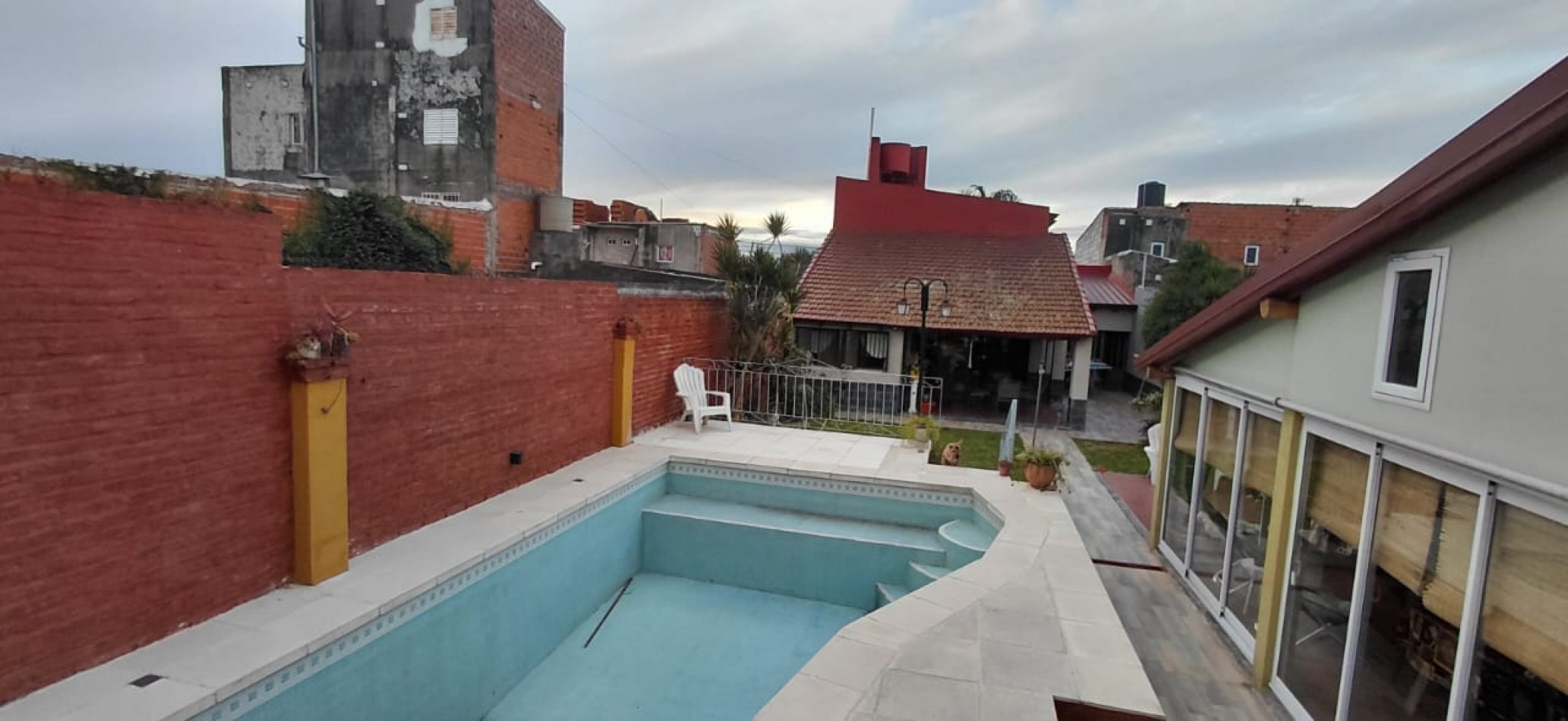 Casa a la Venta con Piscina y Quincho- VIEYTES 1847