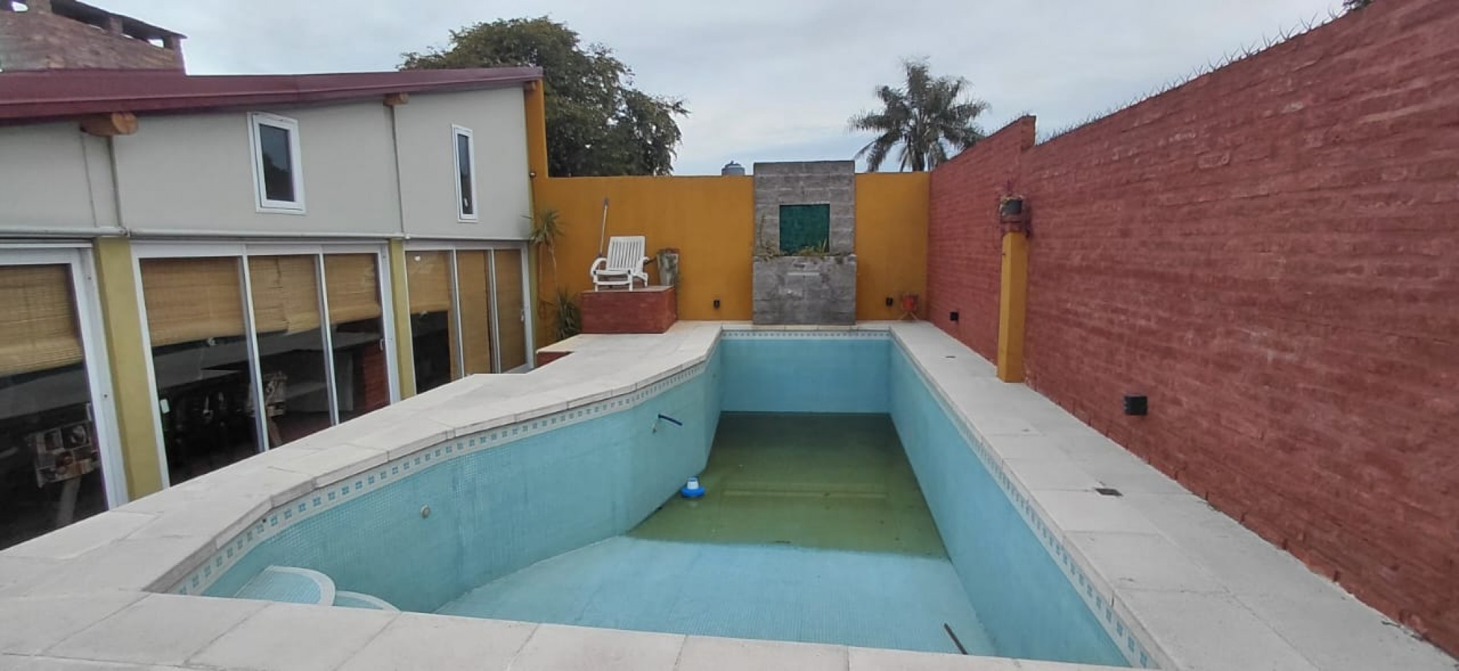 Casa a la Venta con Piscina y Quincho- VIEYTES 1847