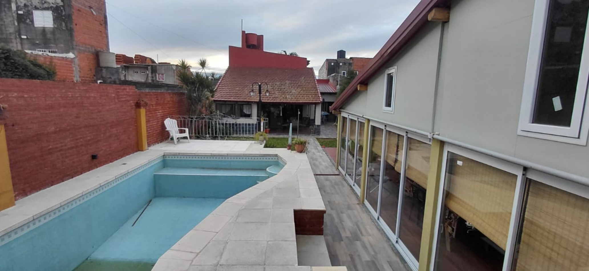 Casa a la Venta con Piscina y Quincho- VIEYTES 1847