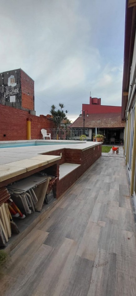 Casa a la Venta con Piscina y Quincho- VIEYTES 1847