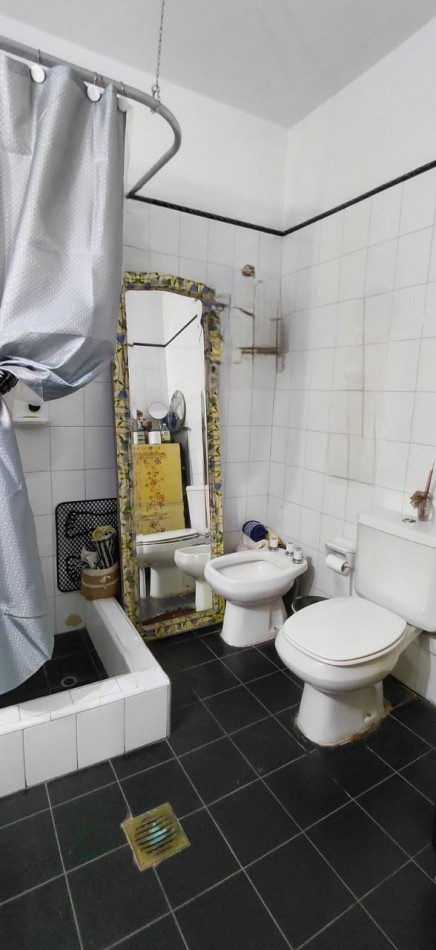 Casa a la Venta con Piscina y Quincho- VIEYTES 1847