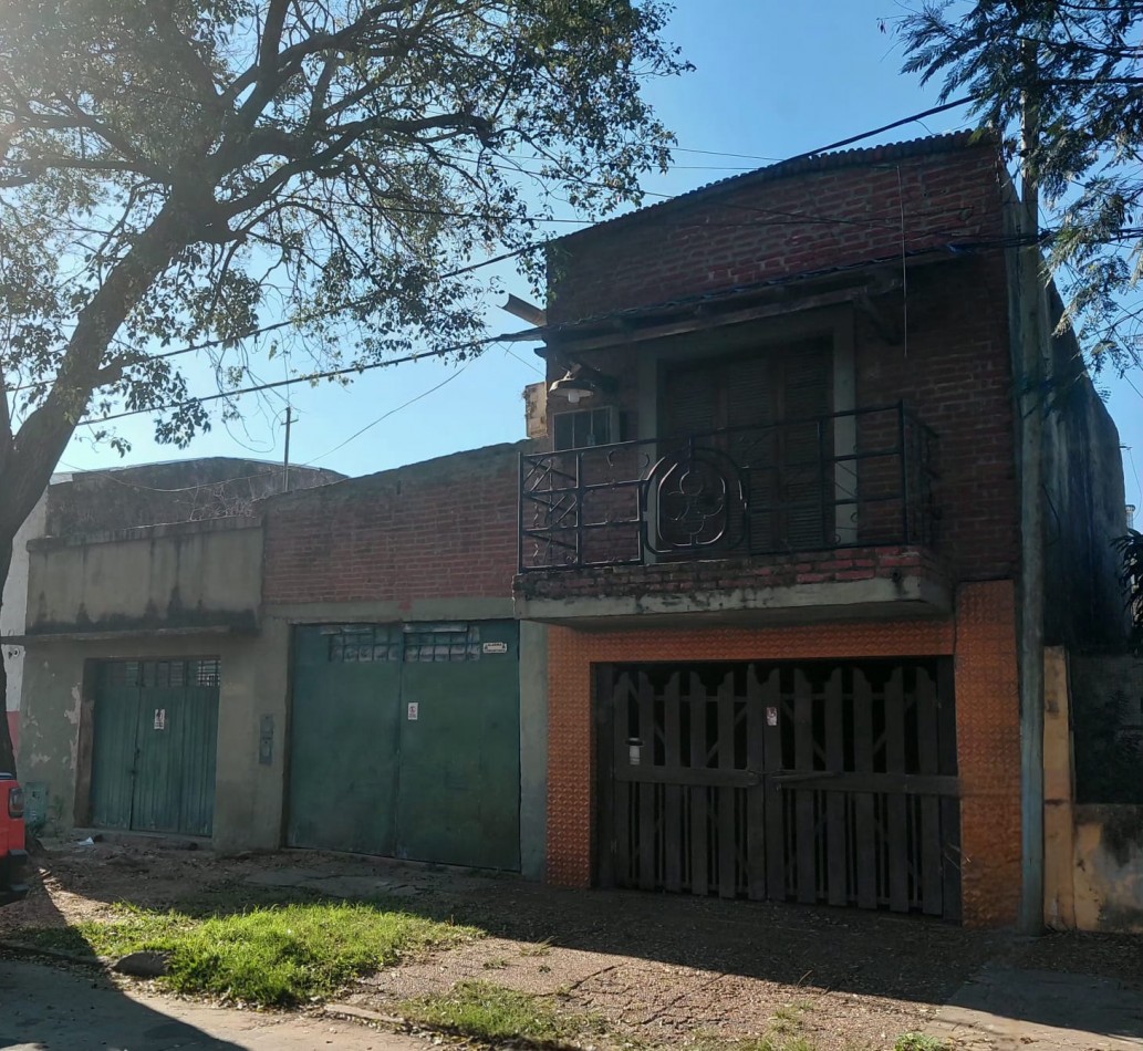 DOS PROPIEDADES UNIFICADAS a metros de Av. Gral. Paz, S.del Carril y Costanera: Ideal para reciclar o desarrollar