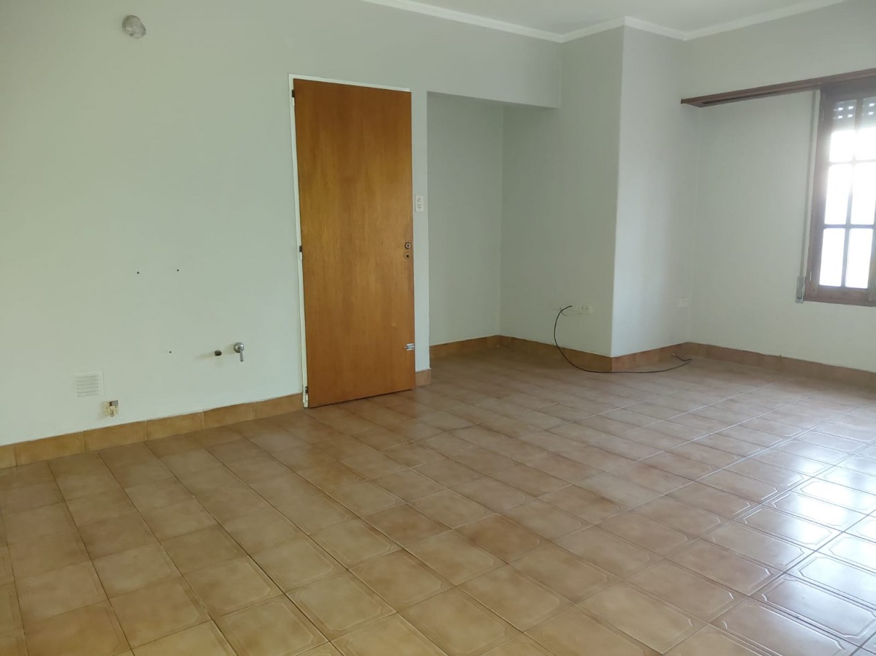 DOS VIVIENDAS en LAVAISSE casi Av. F.Zuviria
